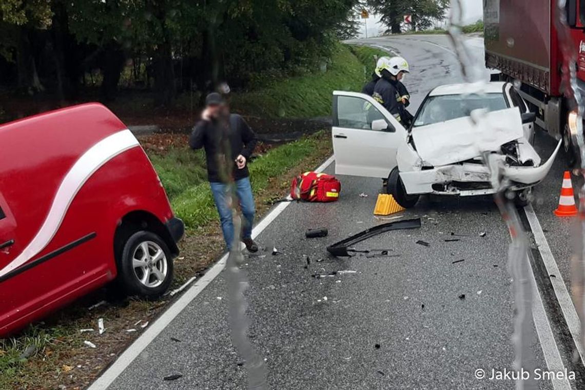 Lutcza. Zderzenie dwóch samochodów osobowych. Wahadło