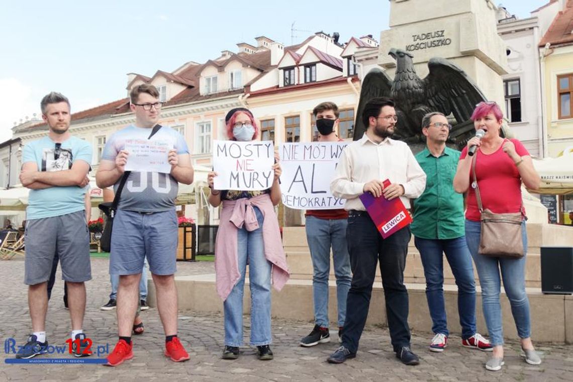 Manifestacja ,,Nie hejtujcie Podkarpacia". Protestowali przeciwko nienawiści