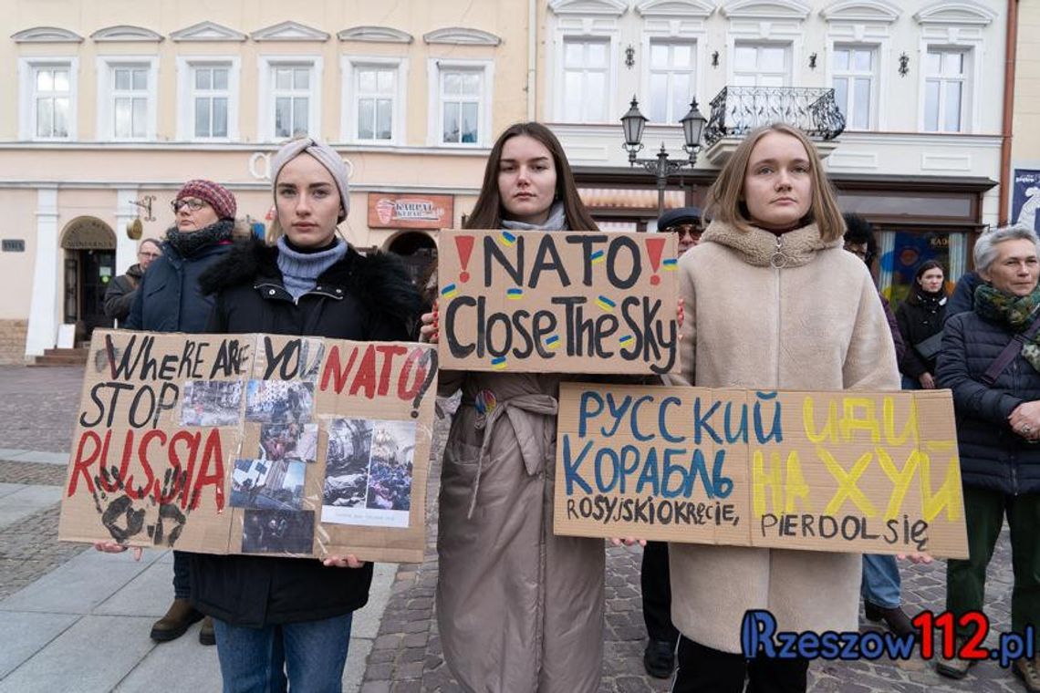 Manifestacja Solidarności z Ukrainą na Rynku w Rzeszowie