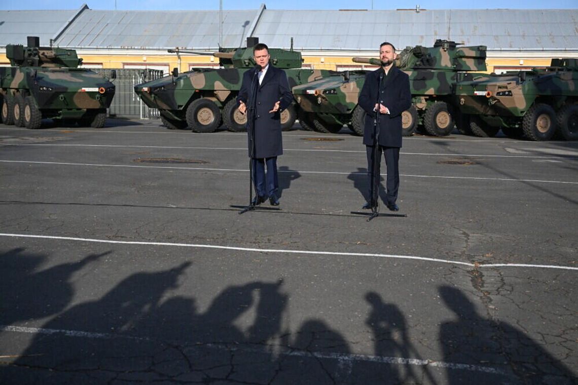 Marszałek Hołownia i szef MON Kosiniak-Kamysz w Rzeszowie. "Potrzebujemy w Polsce wielu fabryk amunicji"