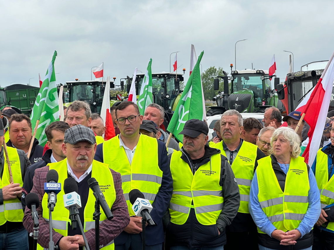 Medyka. Trwa protest rolników. "Mamy dość tego rządu!" [ZDJĘCIA]