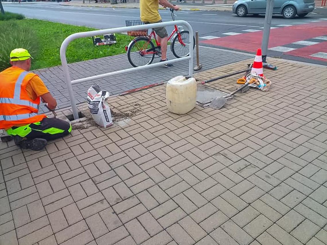 Miasto ustawiło pilotażowy "pochwyt rowerowy". Jedni chwalą,  drudzy krytykują