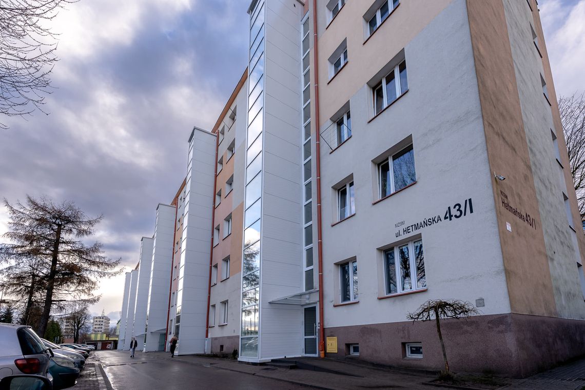 Mieszkańcy bloku przy ul. Hetmańskiej już nie muszą chodzić po schodach [FOTO]