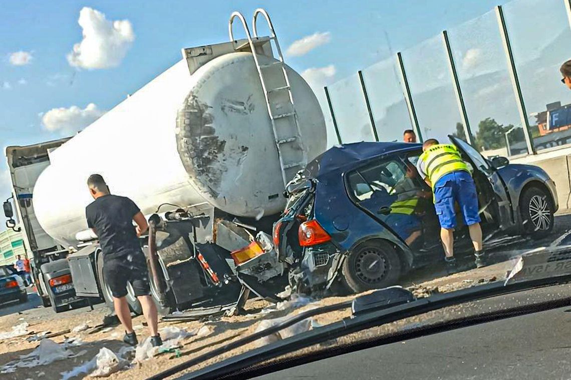 Mieszkaniec Podkarpacia zmiażdżony na A4 przez dwa tiry!