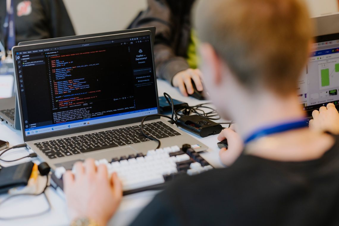 Młodzi programiści z Tarnobrzega i Trześni najlepsi w hackathonie NASA w Stalowej Woli