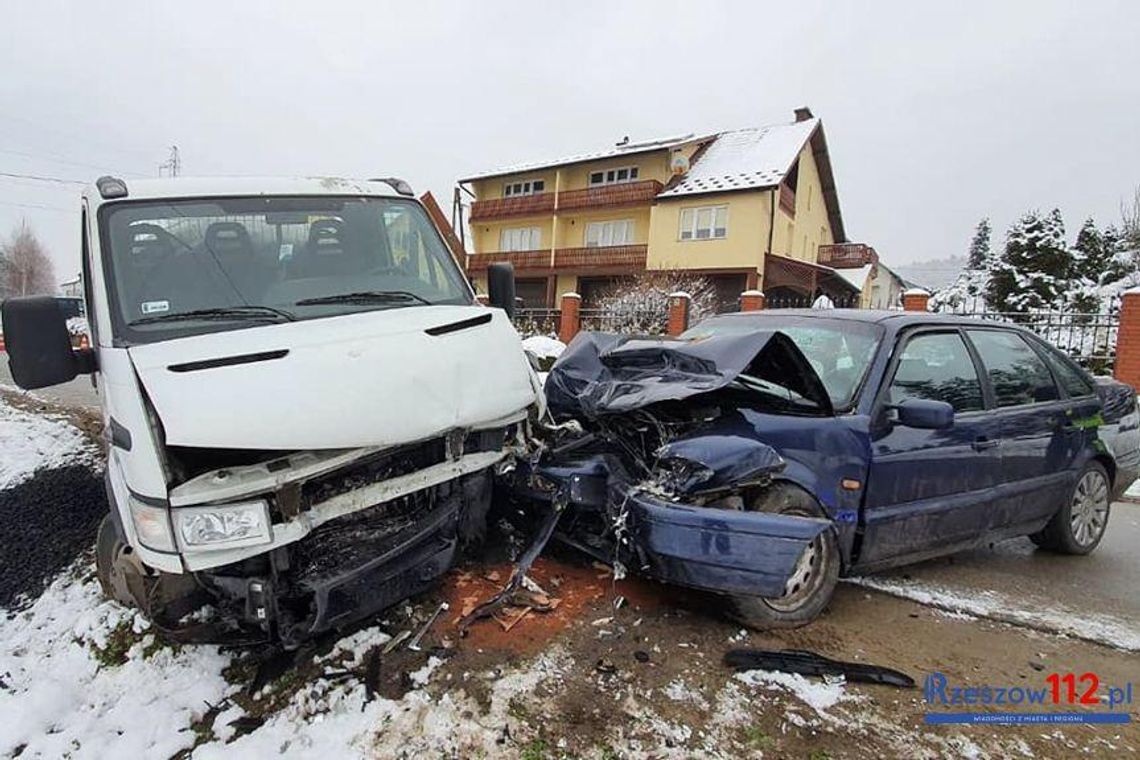 Mokrzec. Zderzenie samochodu osobowego z dostawczym