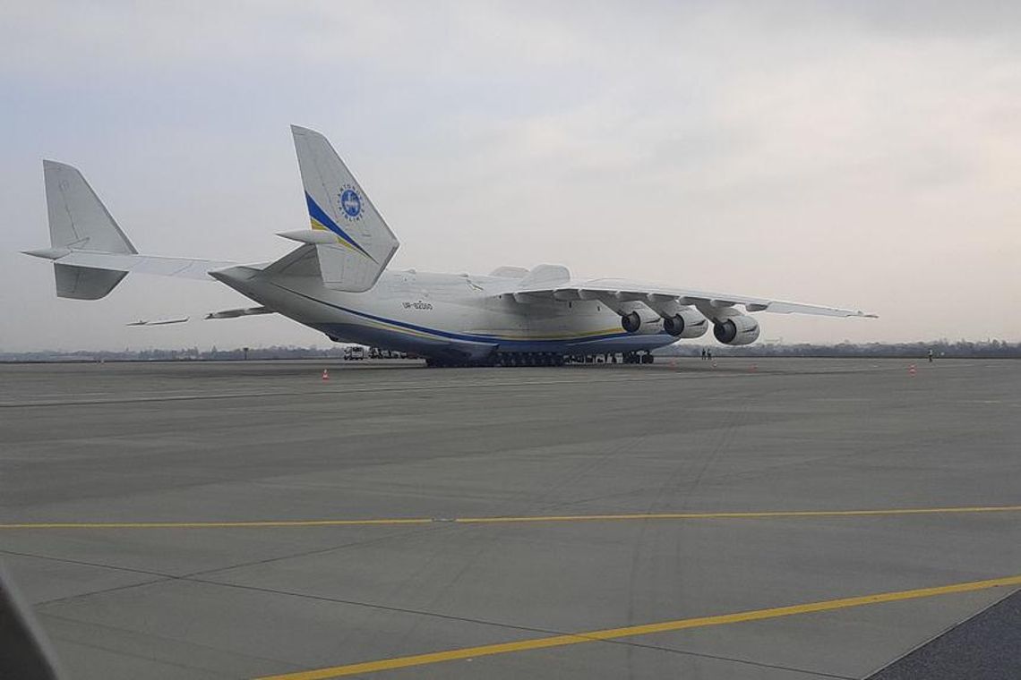 Największy samolot świata AN-225 Mrija znów wylądował w Jasionce