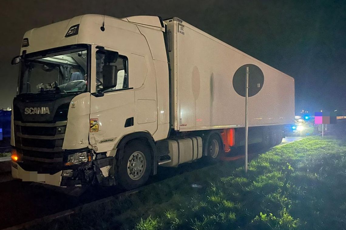 Nietrzeźwy kierowca Scanii doprowadził do karambolu i uciekł z miejsca zdarzenia