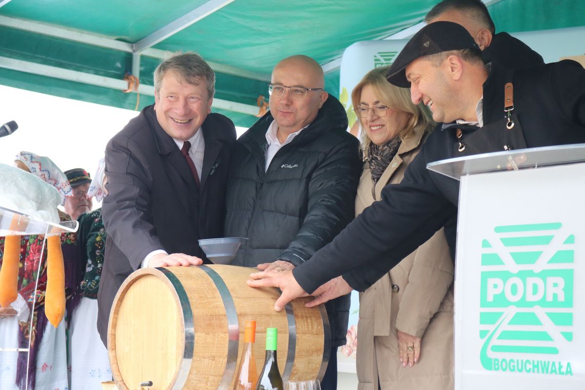 Nietypowy bazarek w Boguchwale pod hasłem: "Gęsina i młode wina na świętego Marcina"