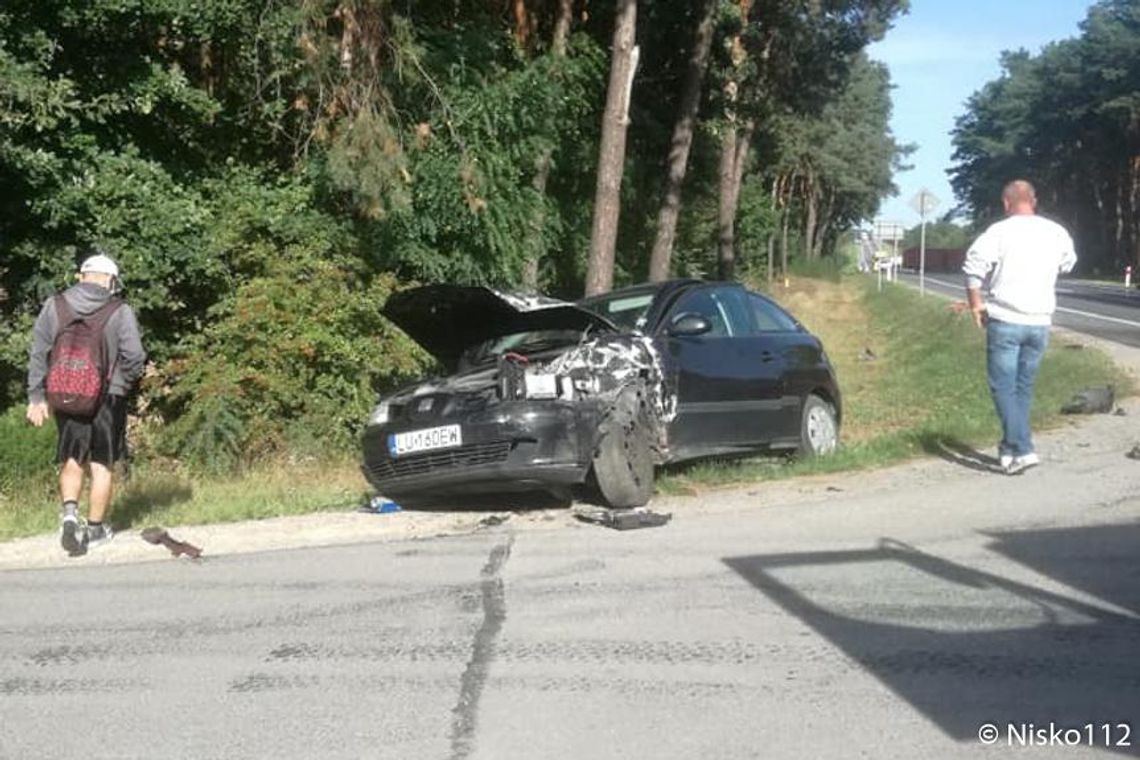 Nisko. Zderzenie trzech pojazdów. Droga całkowicie zablokowana!