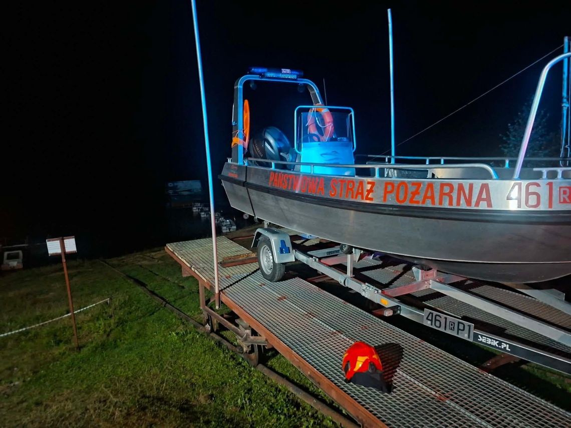 Nocny skok z zapory w Solinie! Mężczyzna przeżył upadek do wody Nocny skok z zapory w Solinie! Mężczyzna przeżył upadek do wody