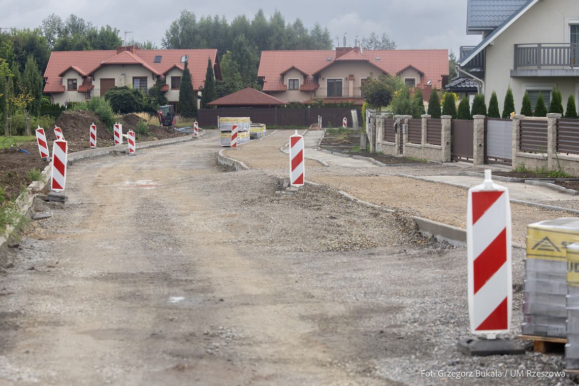 Nowa droga na rzeszowskim osiedlu Miłocin będzie gotowa już w październiku