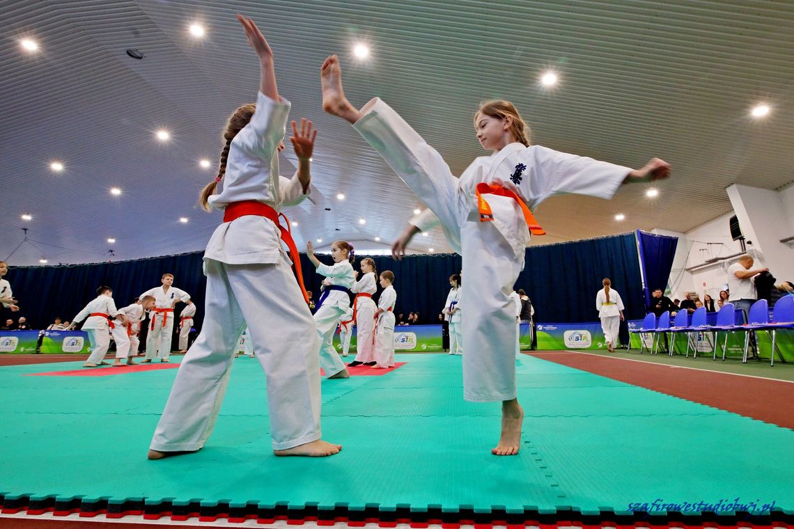 Nowa Wieś rozpoczęła cykl Podkarpackiej Ligi Karate. 170 młodych wojowników na macie