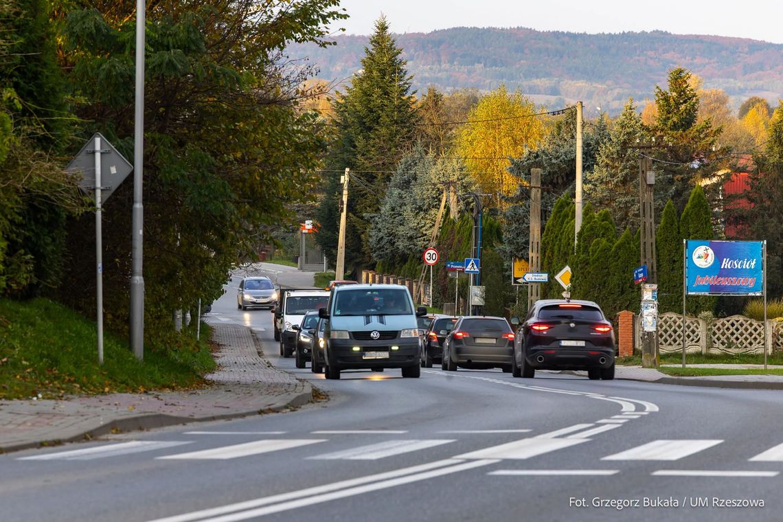 Nowe latarnie na Budziwoju i Staroniwie. Miasto przygotowuje inwestycje na trzech ulicach Nowe latarnie na Budziwoju i Staroniwie. Miasto przygotowuje inwestycje na trzech ulicach
