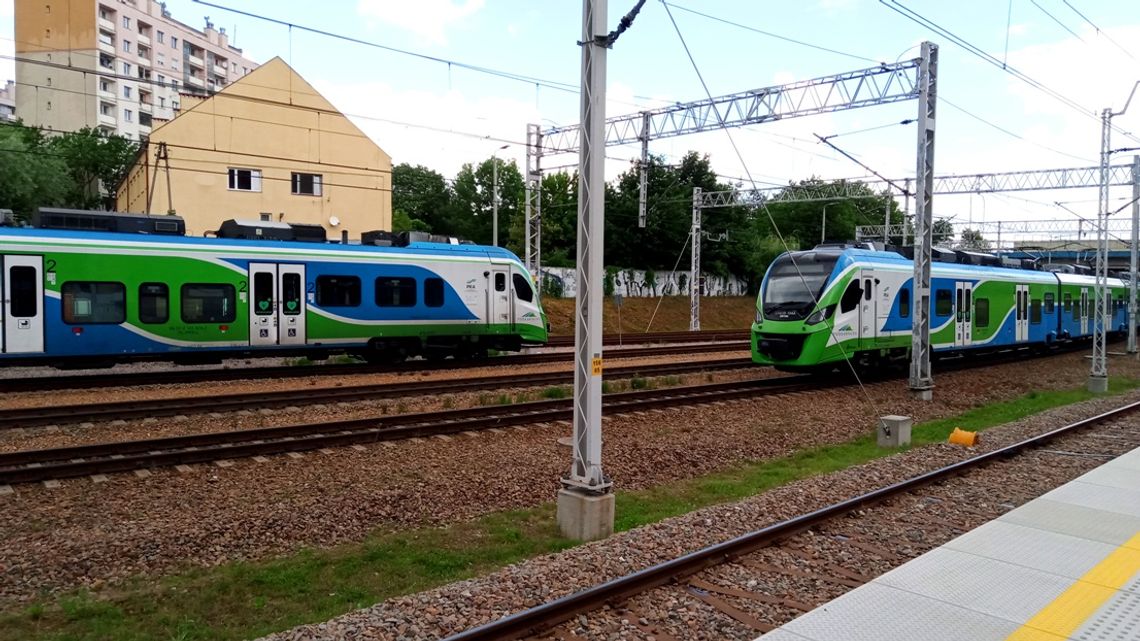 Nowe połączenie kolejowe na lotnisko w Jasionce rusza 1 października. Bilety od 1,81 zł!