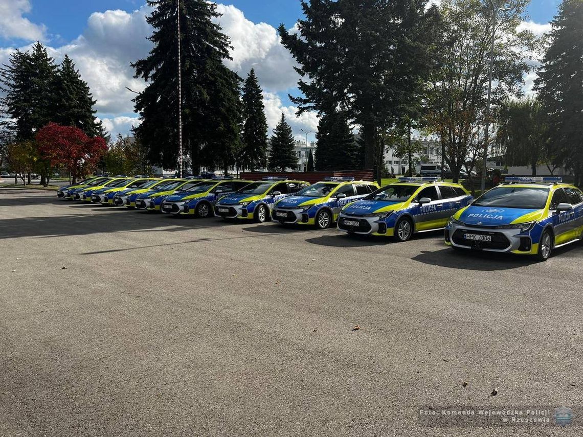 Nowe radiowozy Suzuki Swace dla podkarpackiej policji