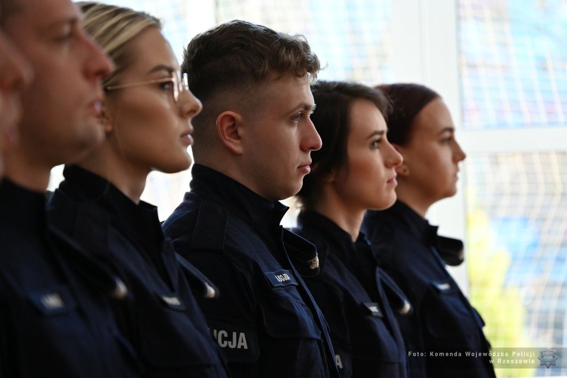 Nowi policjanci na Podkarpaciu złożyli ślubowanie [ZDJĘCIA]