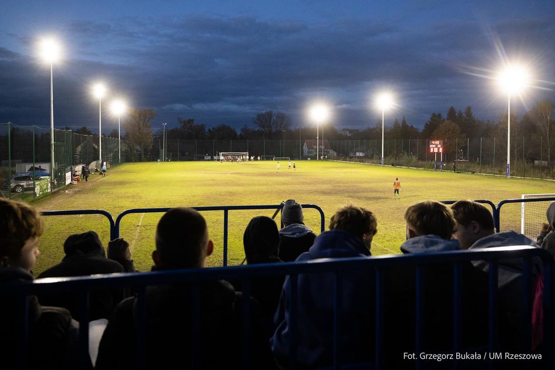Nowy rozdział w historii Grunwaldu Budziwój. Otwarto rozbudowany stadion Nowy rozdział w historii Grunwaldu Budziwój. Otwarto rozbudowany stadion