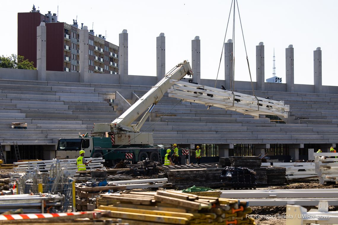 Nowy stadion w Rzeszowie nabiera kształtów. Trwa budowa Podkarpackiego Centrum Lekkoatletycznego