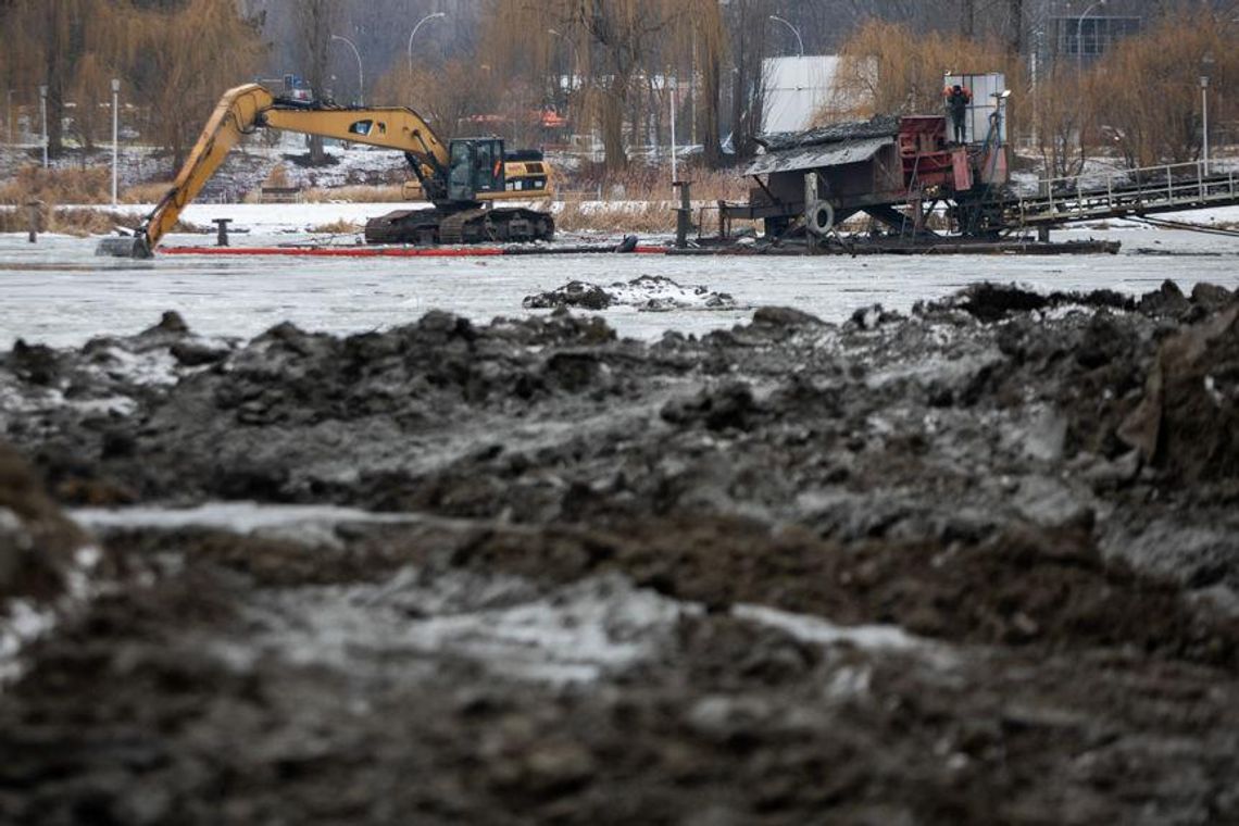 Odmulanie zalewu na Wisłoku idzie sprawnie. Powstanie nowy park