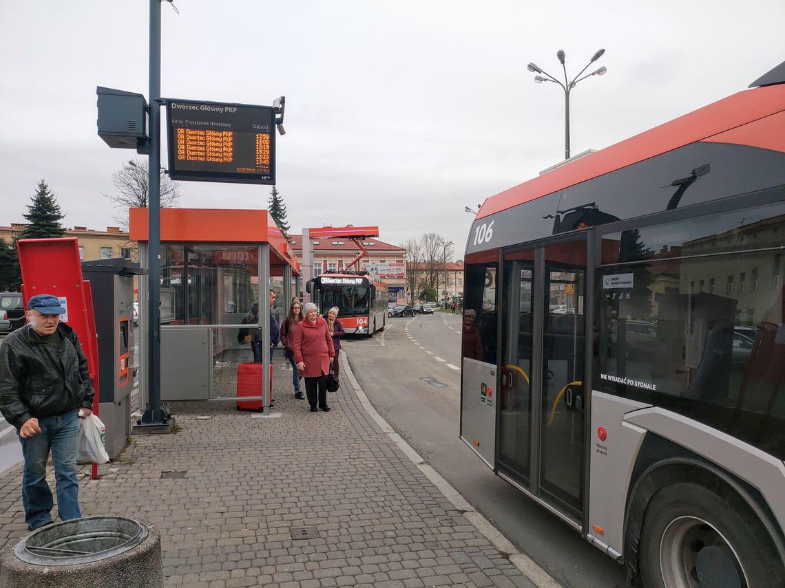 Pasażerowie MKS-ów nie mogą wsiadać i wysiadać w centrum 