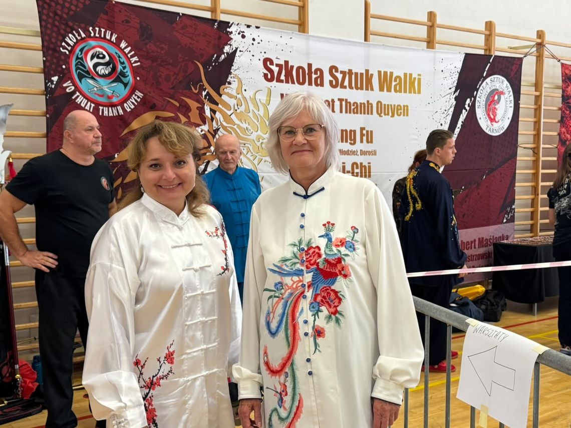 Pierwsze puchary już wręczone! W Rzeszowie trwają zawody tai chi i festiwal „Księga i Miecz” Pierwsze puchary już wręczone! W Rzeszowie trwają zawody tai chi i festiwal „Księga i Miecz”