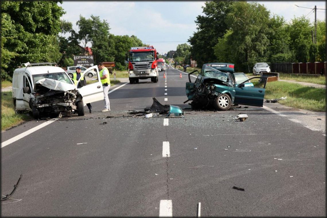 Pijany kierowca doprowadził do zderzenia czołowego! Są ranni