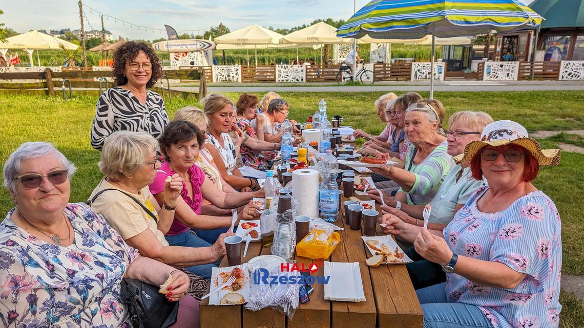 Pod Skrzydłem Anioła: Stowarzyszenie Łączące Pokolenia