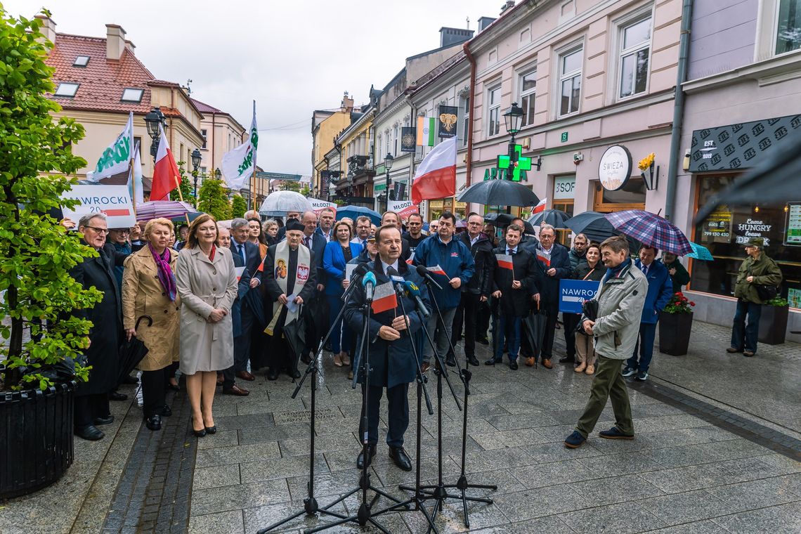 Podkarpaccy politycy PiS wierzą w sukces Nawrockiego. Kampanię zakończyli modlitwą
