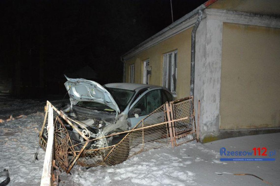 Podkarpacie. Dwóch pijanych mężczyzn kierowało jednym samochodem