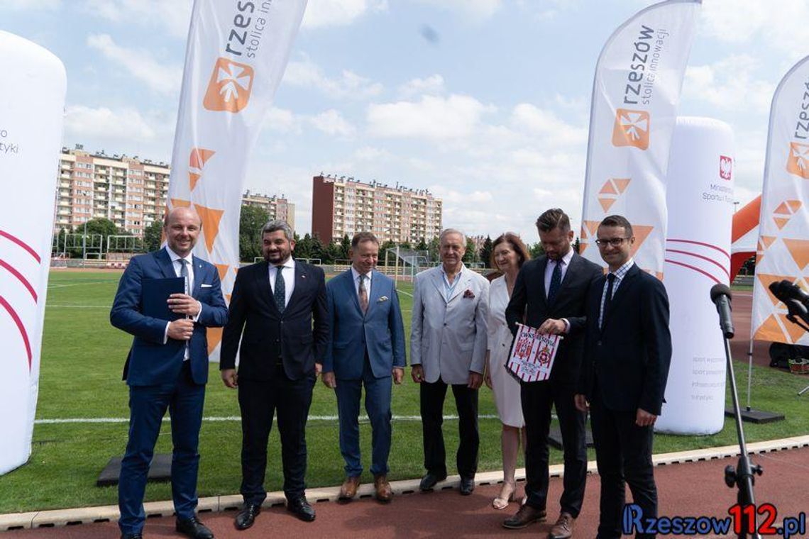 Podkarpackie Centrum Lekkiej Atletyki ma powstać do 2025 roku. Umowa podpisana [FOTO]