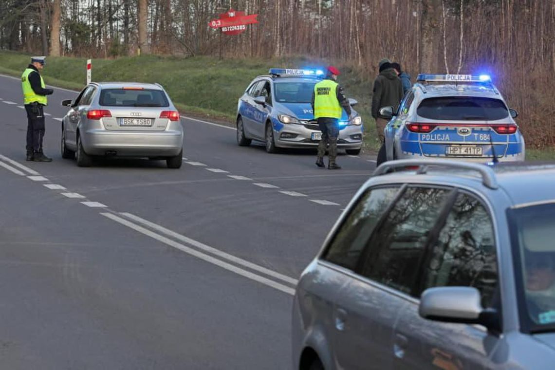 Podlaskie: policja zatrzymała kolejnych troje tzw. kurierów nielegalnych imigrantów