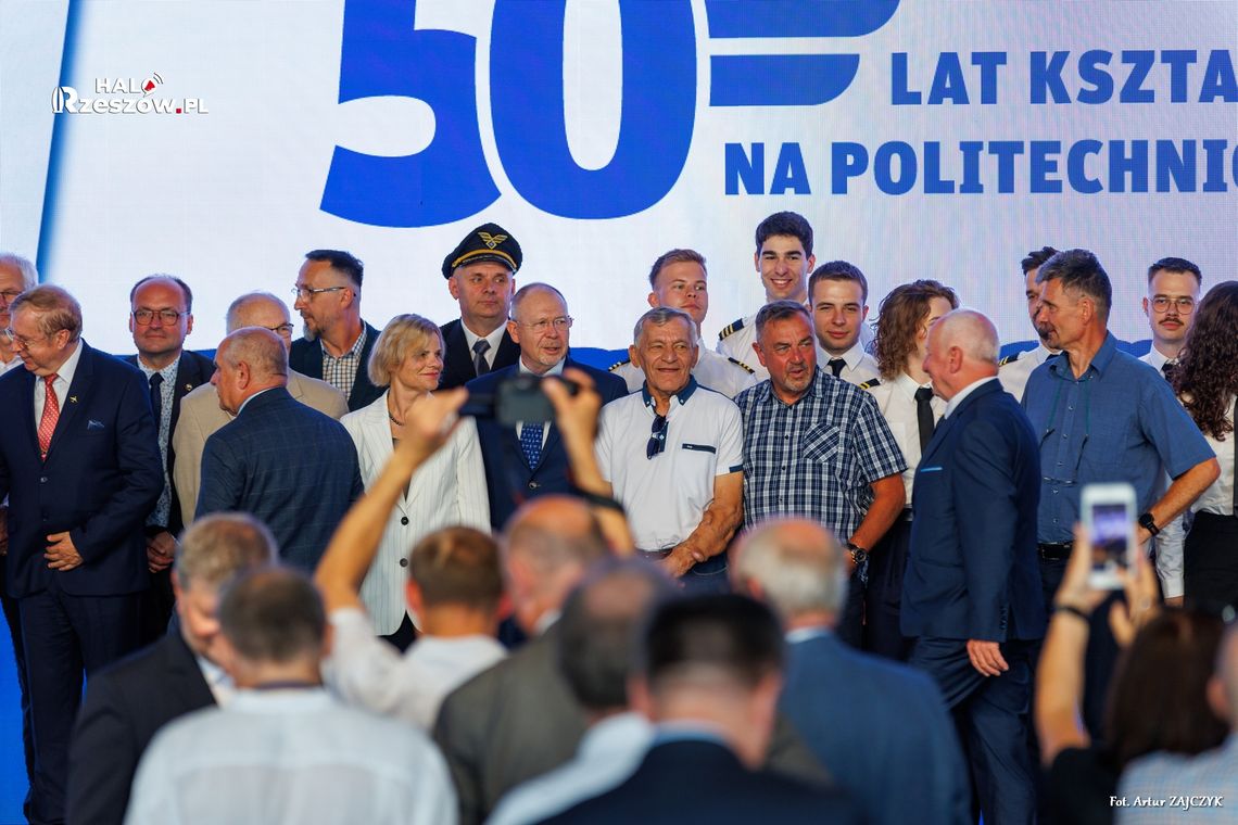 Pół wieku w powietrzu. Ośrodek Kształcenia Lotniczego Politechniki Rzeszowskiej opuściło ponad 1200 pilotów Slawomir porada - OKL - politechnika rzeszowska