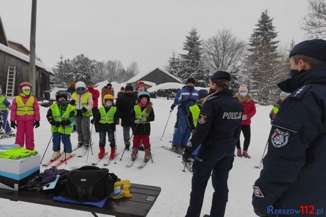 Policjanci na stoku w Świątkowej Wielkiej