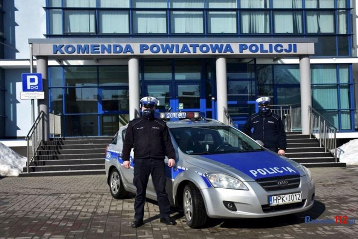 Policjanci pilotowali do szpitala kobietę z zawałem serca