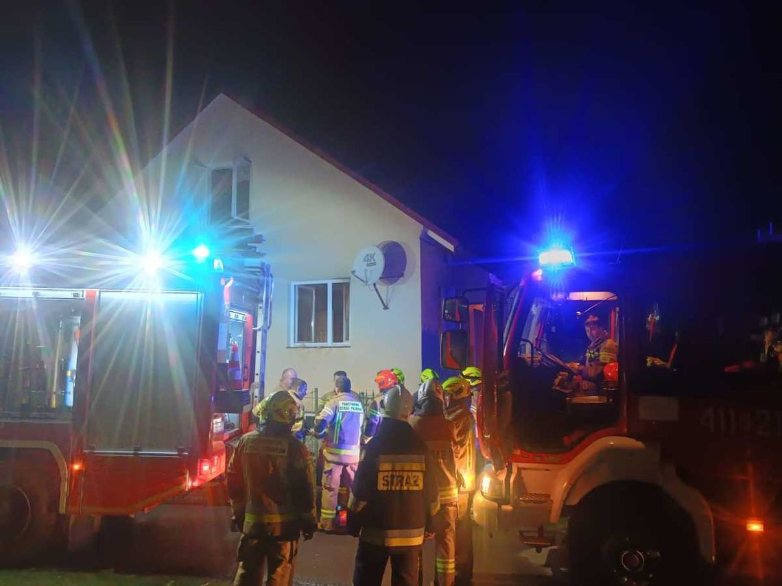Policjanci uratowali mężczyznę z płonącego domu w Starej Wsi