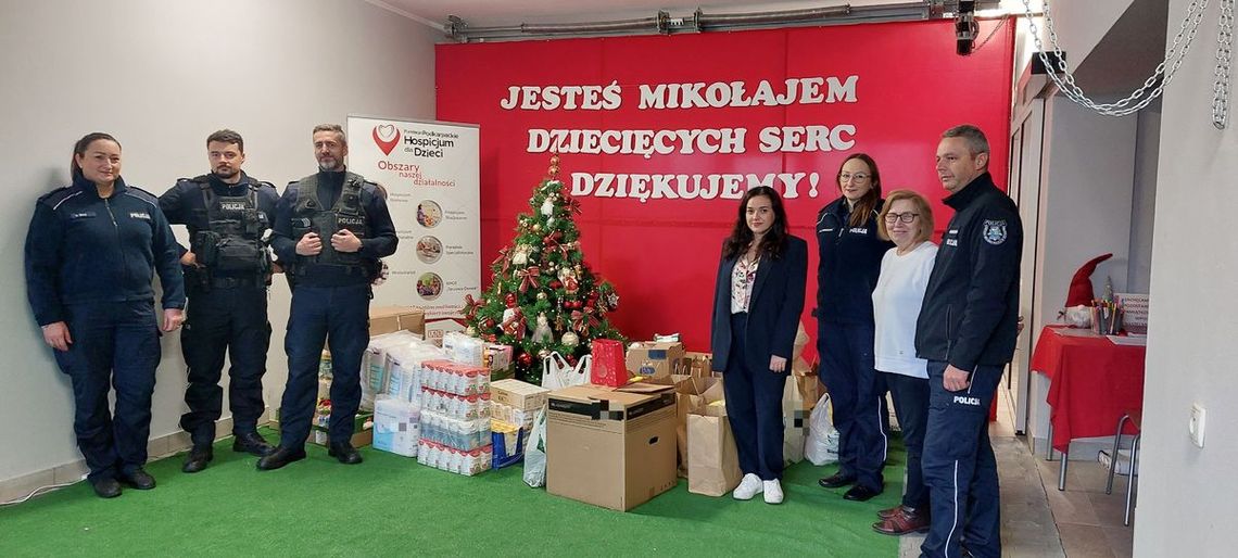 Policjanci z Rzeszowa zostali "Mikołajami Dziecięcych Serc"