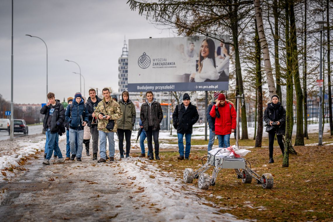 Politechnika Rzeszowska zorganizowała „Pocztę Łazikową” [ZDJĘCIA]