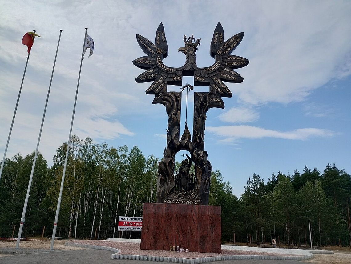 Pomnik „Rzeź Wołyńska” w Domostawie został zniszczony