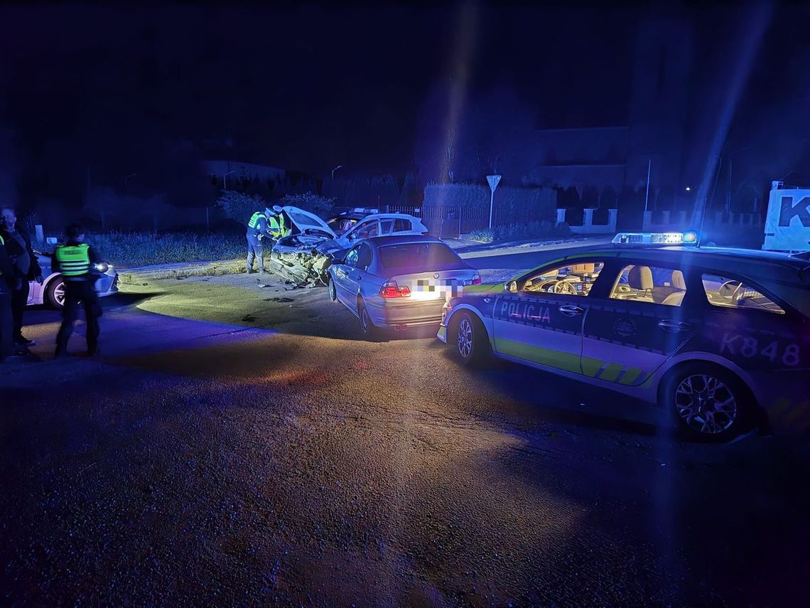 Pościg za 17-latkiem w BMW. Nie reagował na sygnały, uciekał i uderzył w radiowozy