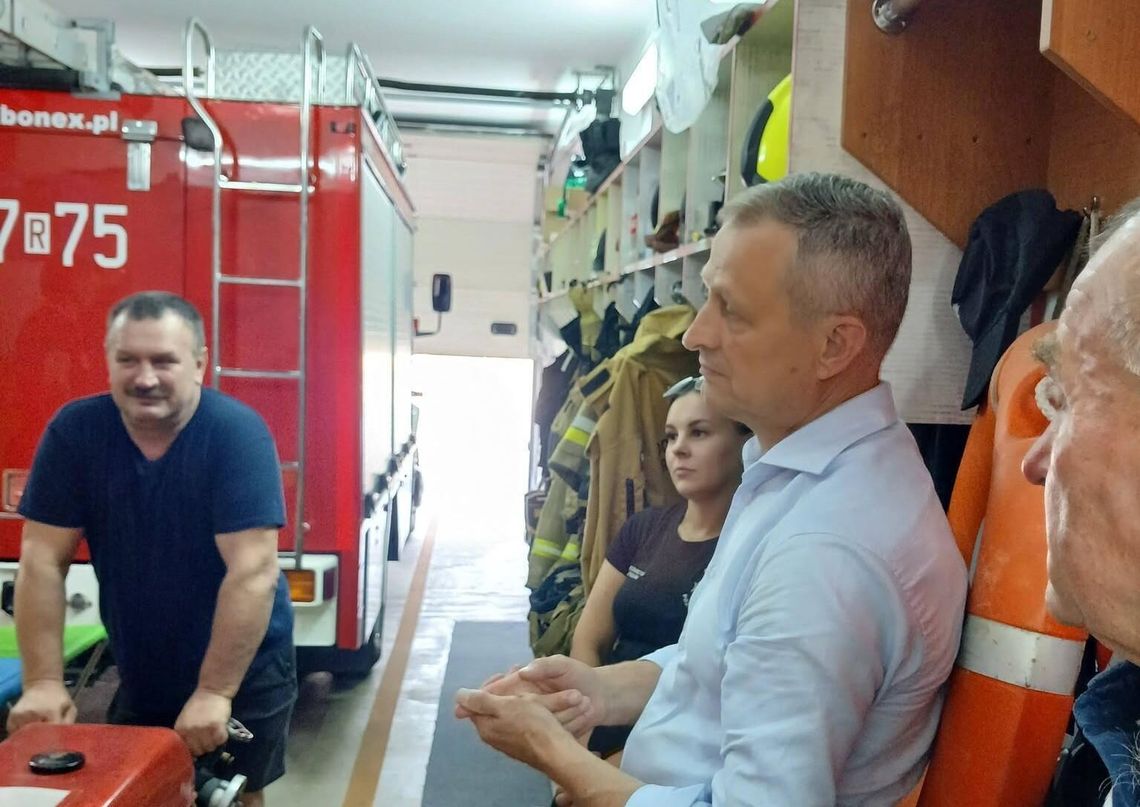 Poseł Gawlik odwiedził OSP Przewrotne. Jednostka przygotowuje się do obchodów 130-lecia Poseł Gawlik odwiedził OSP Przewrotne. Jednostka przygotowuje się do obchodów 130-lecia