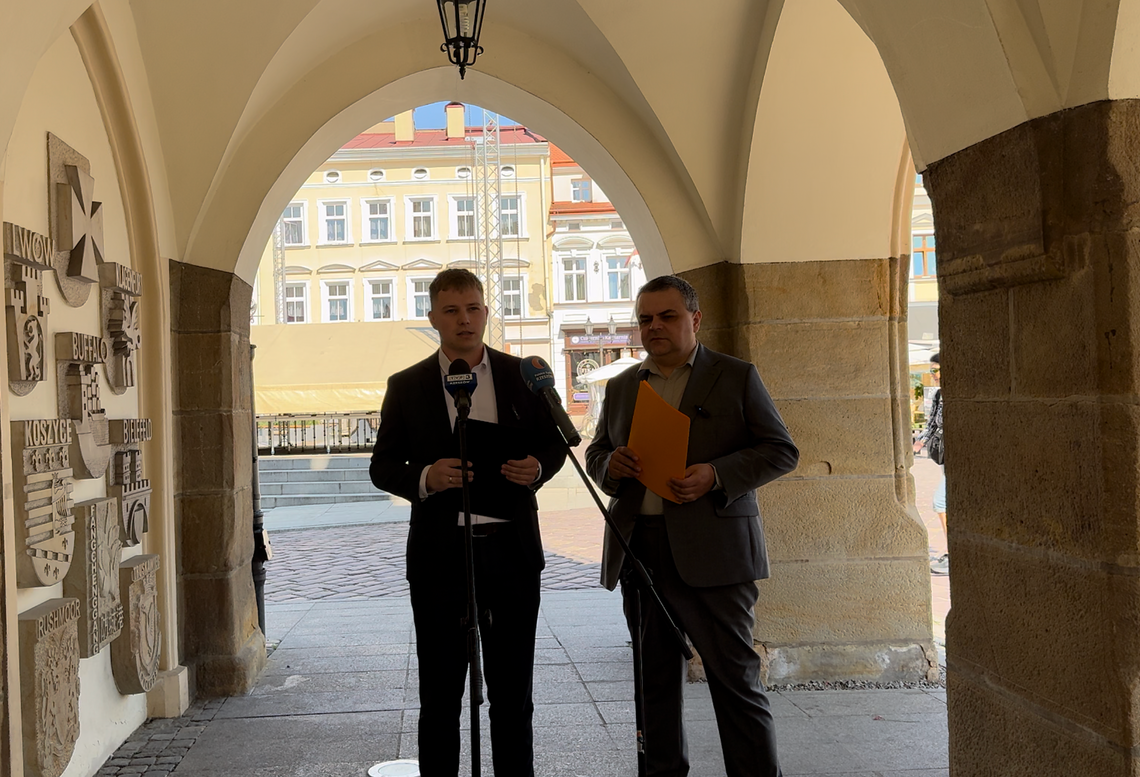Poseł Połuboczek z Konfederacji kwestionuje legalność stref ograniczonego ruchu w Rzeszowie