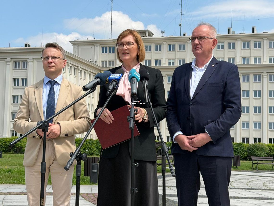 Posłowie PiS o konsolidacji podkarpackich szpitali: "Jest chaos i zbyt wiele niewiadomych" Posłowie PiS o konsolidacji podkarpackich szpitali: "Jest chaos i zbyt wiele niewiadomych"