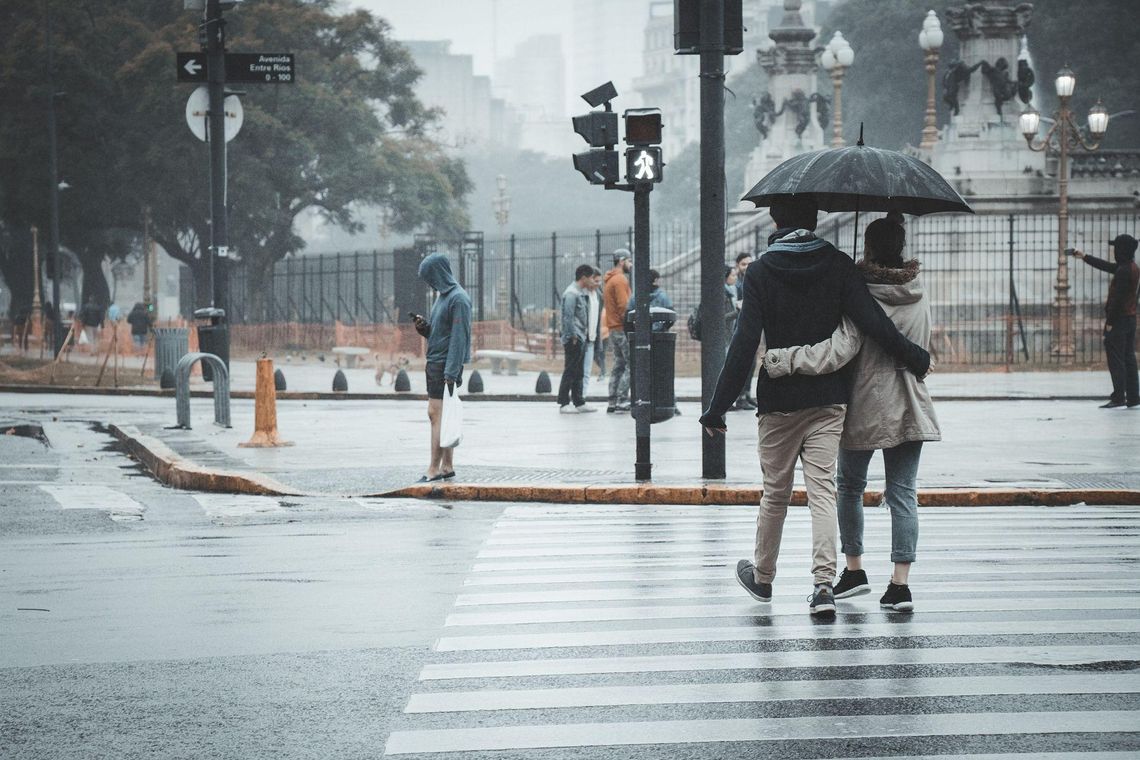 Potrącił pieszego, a uciekając przejechał kolejną osobę