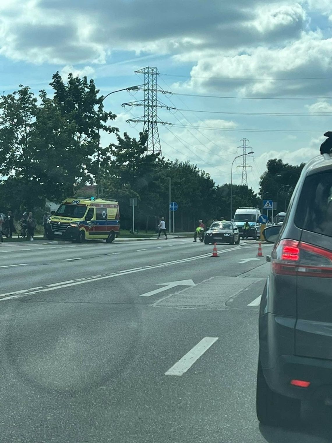 Poważny wypadek na al. Wyzwolenia. Na przejściu bmw potrąciło dwoje dzieci!