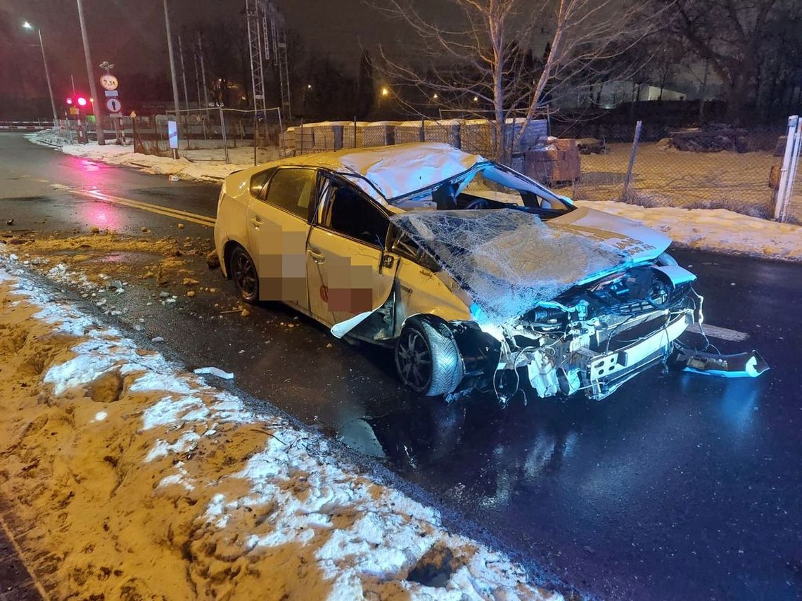 Poważny wypadek w centrum Rzeszowa. Pijany kierowca i spore zniszczenia.