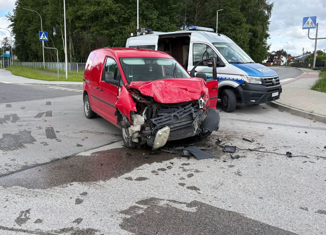 Poważny wypadek w Jasionce. Roztrzaskane samochody, ranne dziecko trafiło do szpitala! [ZDJĘCIA]