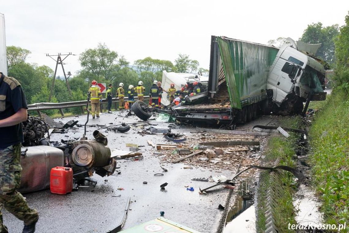 Poważny wypadek. Zderzenie dwóch TIR-ów na DK19