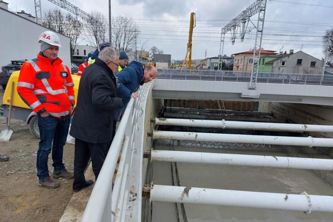 Powstaje potężna płyta betonowa wiaduktu przy ul. Batorego