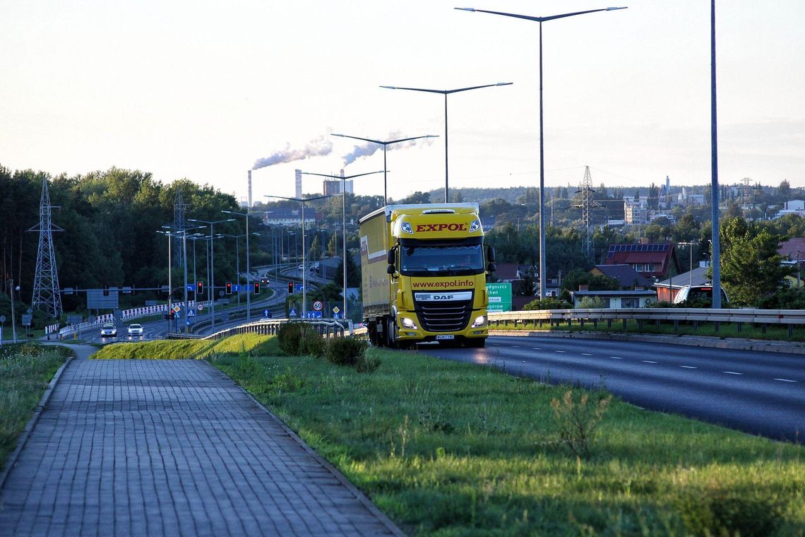 Pożar auta ciężarowego. Autostrada A4 całkowicie zablokowana